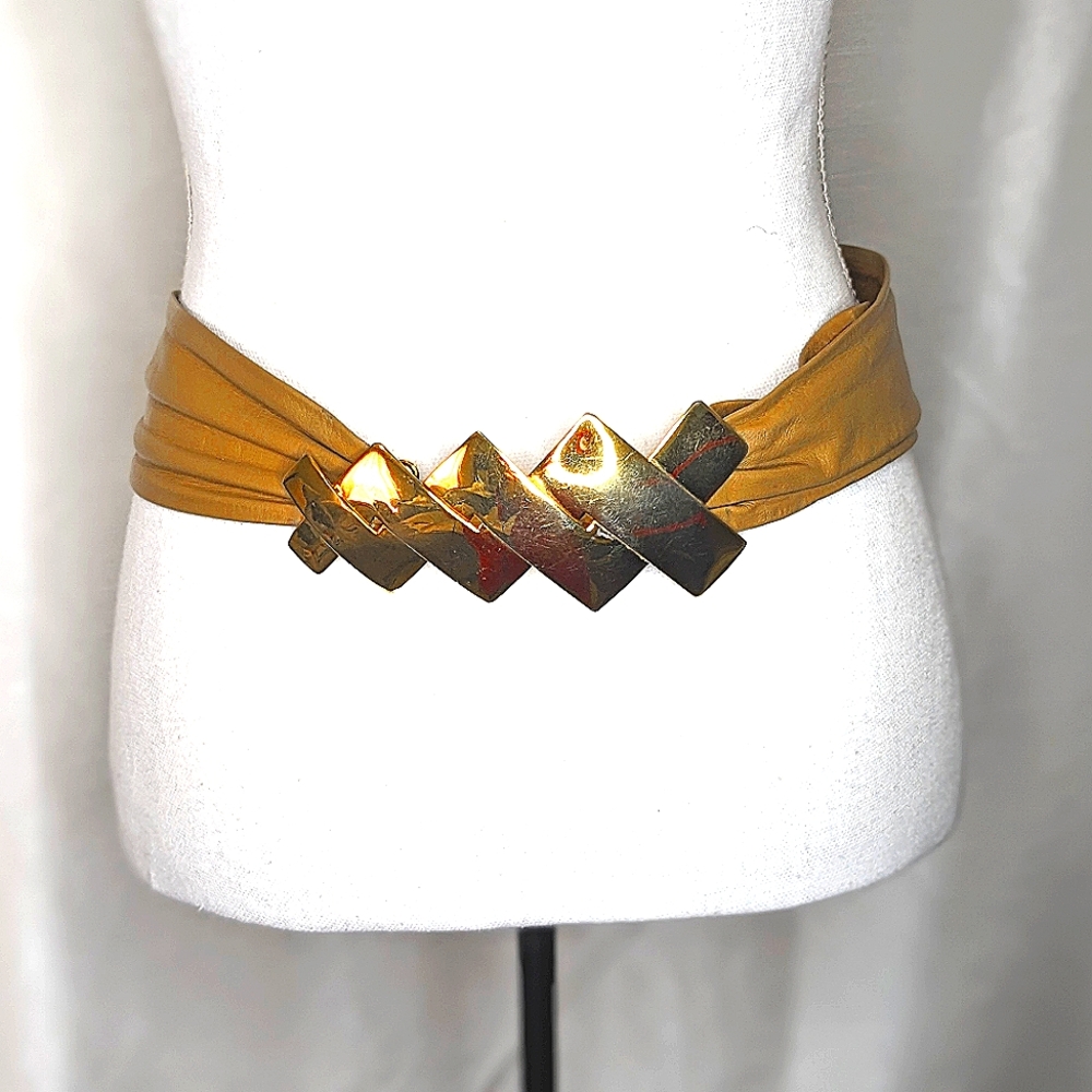 VINTAGE CALDERON TAN LEATHER ADJUSTABLE Y2K GOLD BUCKLE BELT